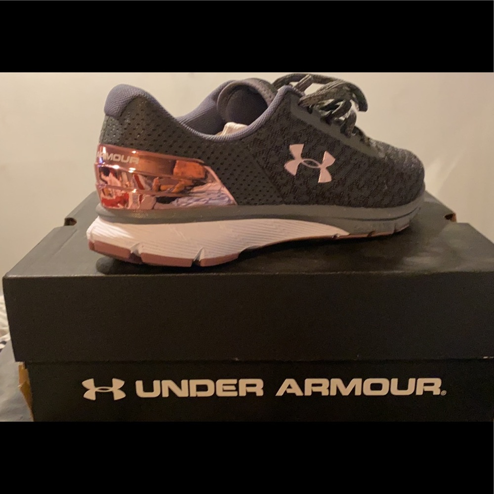 WOMENS UA TENNIS
